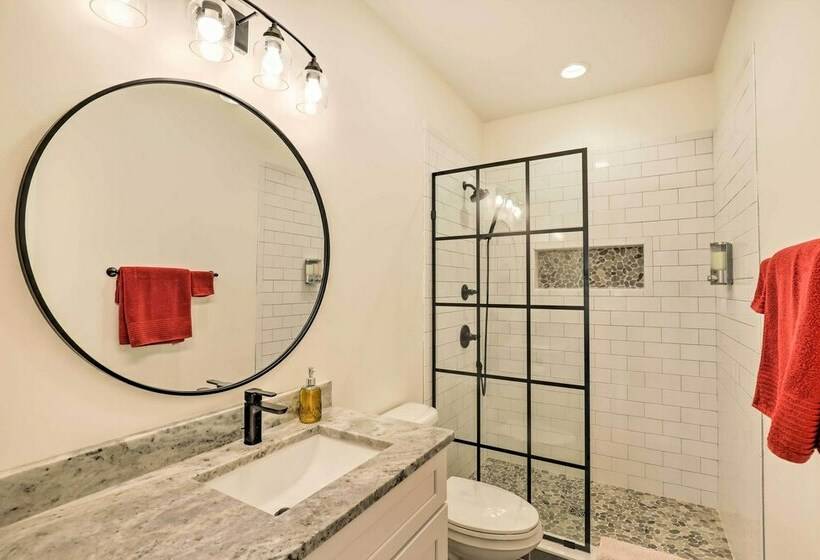 Candler Home W/ Private Hot Tub + Fire Pit!