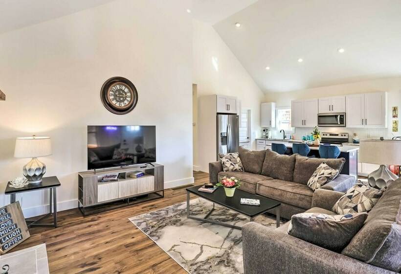 Candler Home W/ Private Hot Tub + Fire Pit!