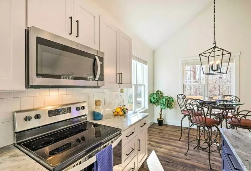 Candler Home W/ Private Hot Tub + Fire Pit!