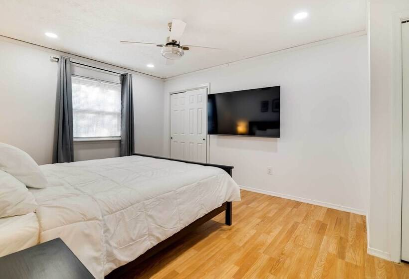 Community Perks & Deck: Charming Poconos Home!