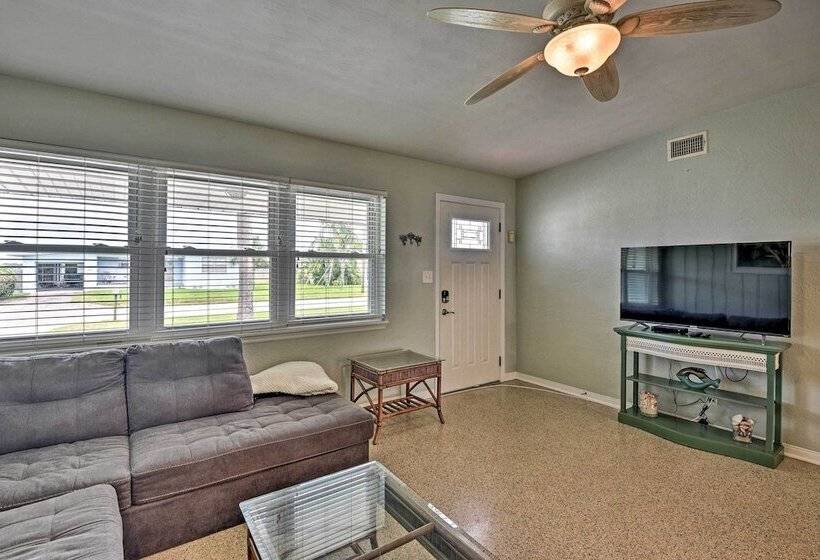 Charming Port Orange Home Walk To Beach!