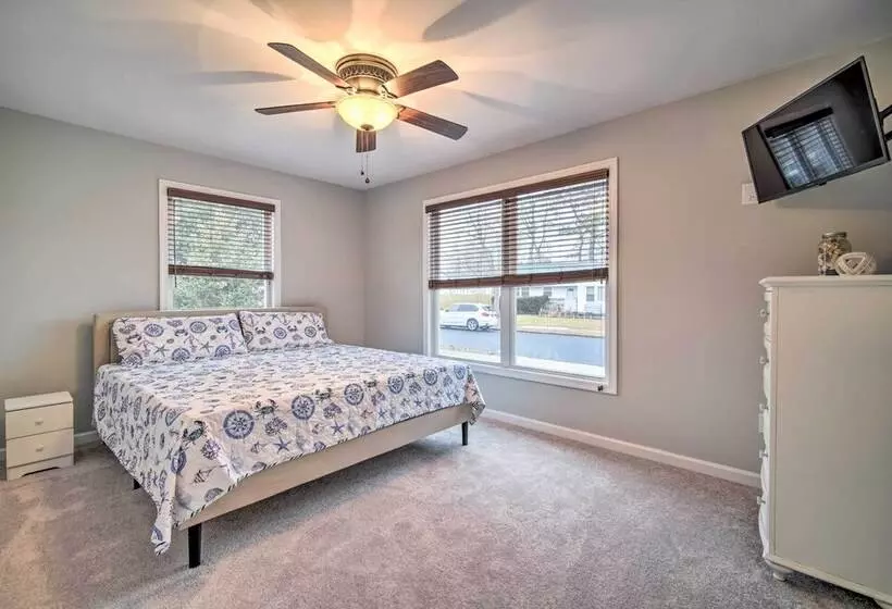 Charming Somers Point House W/ Private Pool!