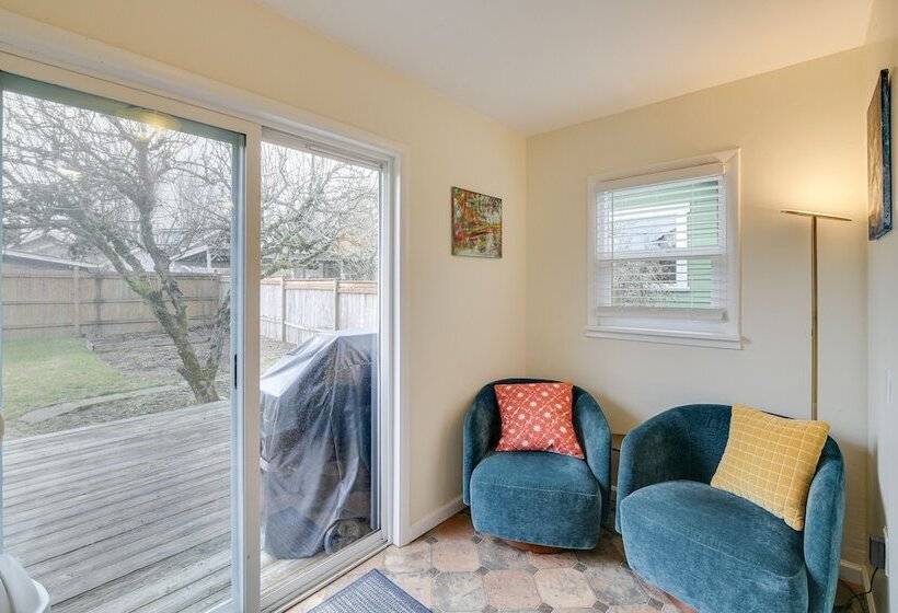 Charming Tacoma Vacation Home W/ Fenced Yard