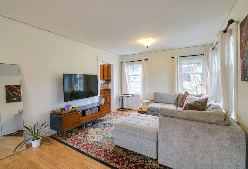 Charming Tacoma Vacation Home W/ Fenced Yard