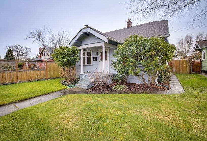 Charming Tacoma Vacation Home W/ Fenced Yard