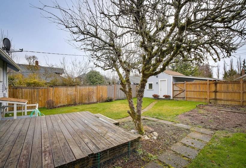 Charming Tacoma Vacation Home W/ Fenced Yard