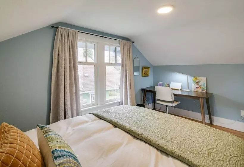Charming Tacoma Vacation Home W/ Fenced Yard