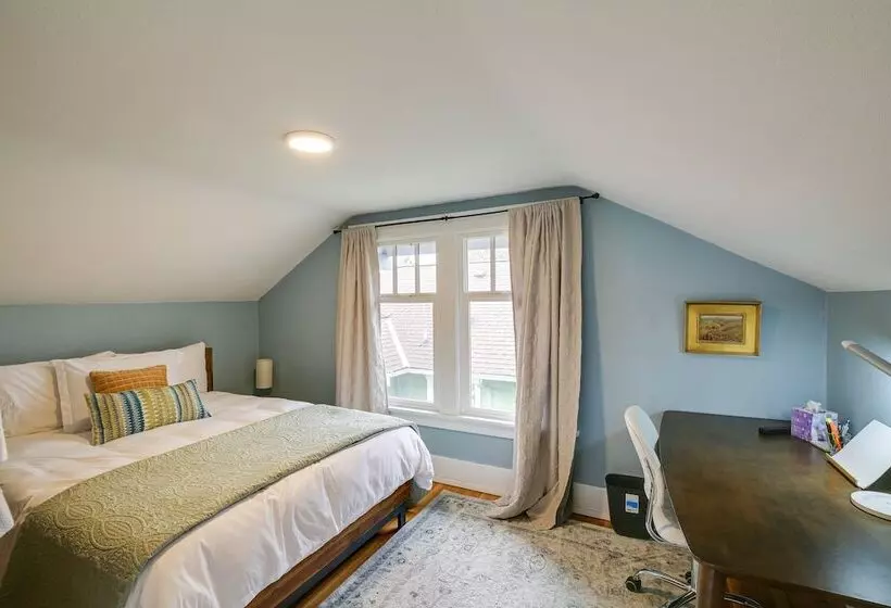 Charming Tacoma Vacation Home W/ Fenced Yard