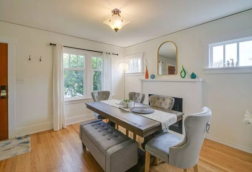 Charming Tacoma Vacation Home W/ Fenced Yard