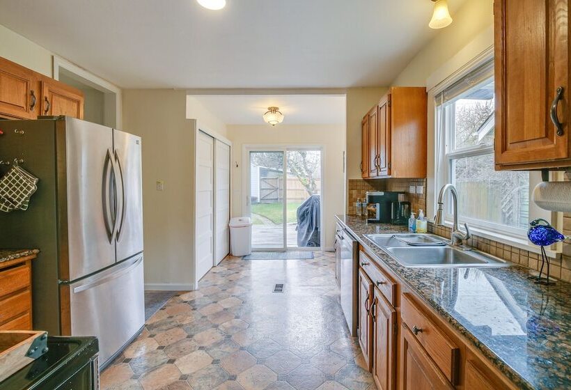 Charming Tacoma Vacation Home W/ Fenced Yard