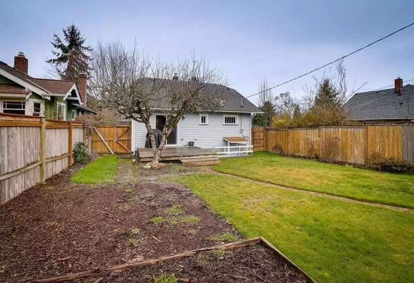 Charming Tacoma Vacation Home W/ Fenced Yard