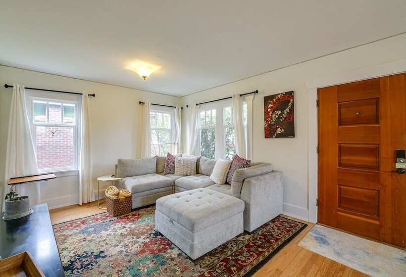 Charming Tacoma Vacation Home W/ Fenced Yard