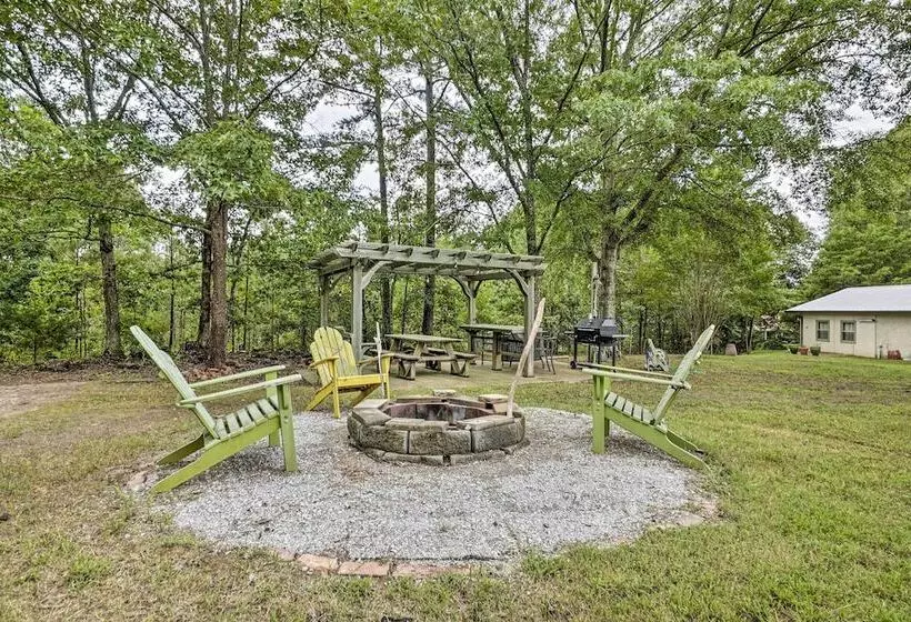 Hike On Site: Classic Cabin Nature Retreat