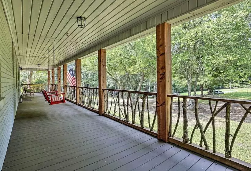 Hike On Site: Classic Cabin Nature Retreat