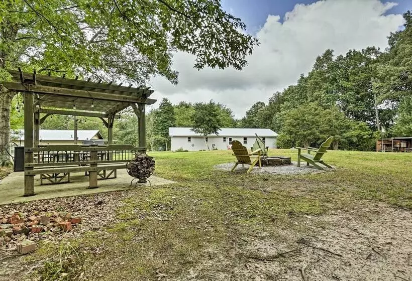 Hike On Site: Classic Cabin Nature Retreat