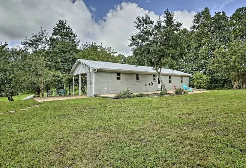 Hike On Site: Classic Cabin Nature Retreat