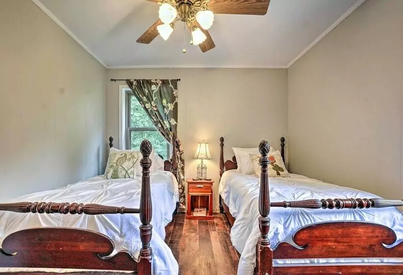 Hike On Site: Classic Cabin Nature Retreat