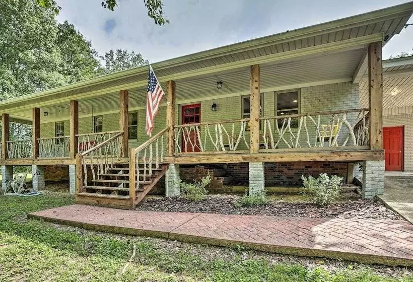 Hike On Site: Classic Cabin Nature Retreat