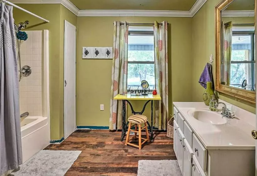 Hike On Site: Classic Cabin Nature Retreat