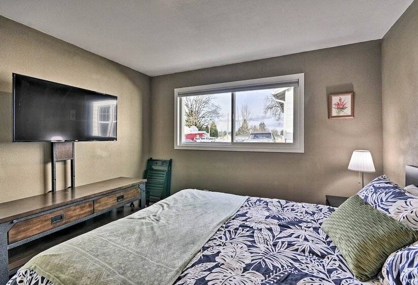 Estacada Home   Near Milo Mciver State Park!