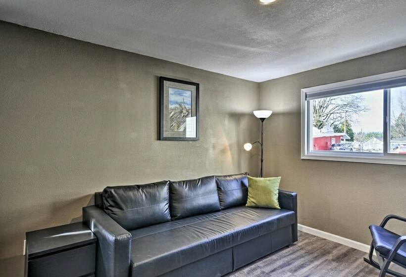 Estacada Home   Near Milo Mciver State Park!