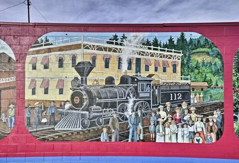 Estacada Home   Near Milo Mciver State Park!