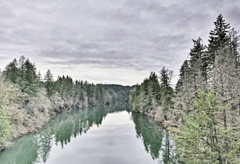 Estacada Home   Near Milo Mciver State Park!