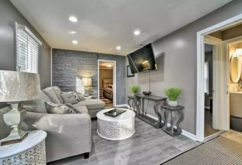 Completely Renovated Escape ~ 1 Mile To Downtown!