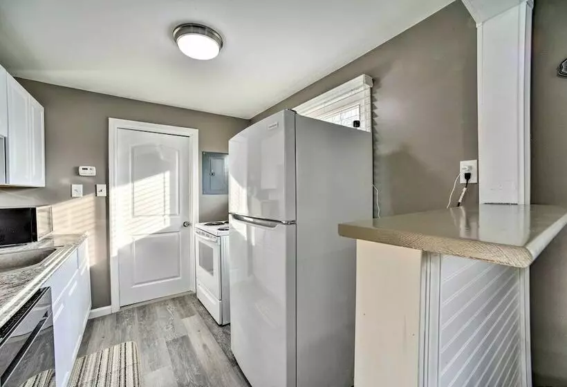 Completely Renovated Escape ~ 1 Mile To Downtown!