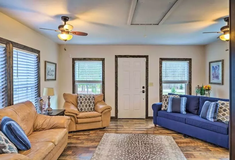 Cozy Cottage Near Broyhill Walking Park!
