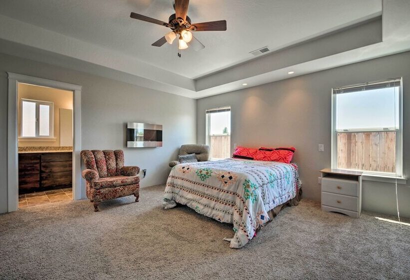 Cozy Home W/ Yard ~ 3 Mi To Downtown Medford!