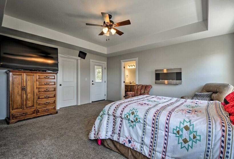 Cozy Home W/ Yard ~ 3 Mi To Downtown Medford!