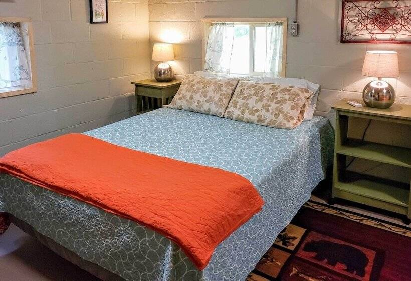 Creekside Stoney Cabin W/ 180 Ft Of River Frontage