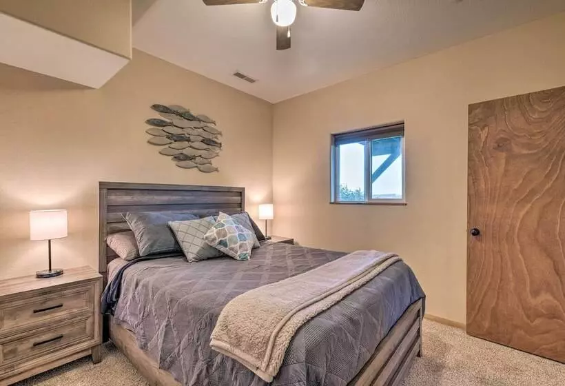 Pet Friendly Branson West Lodge W/ Hot Tub!