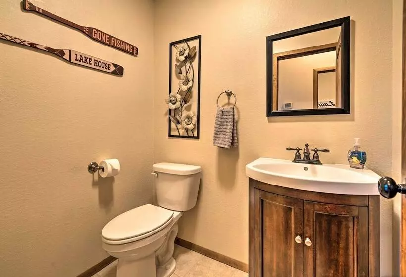 Pet Friendly Branson West Lodge W/ Hot Tub!