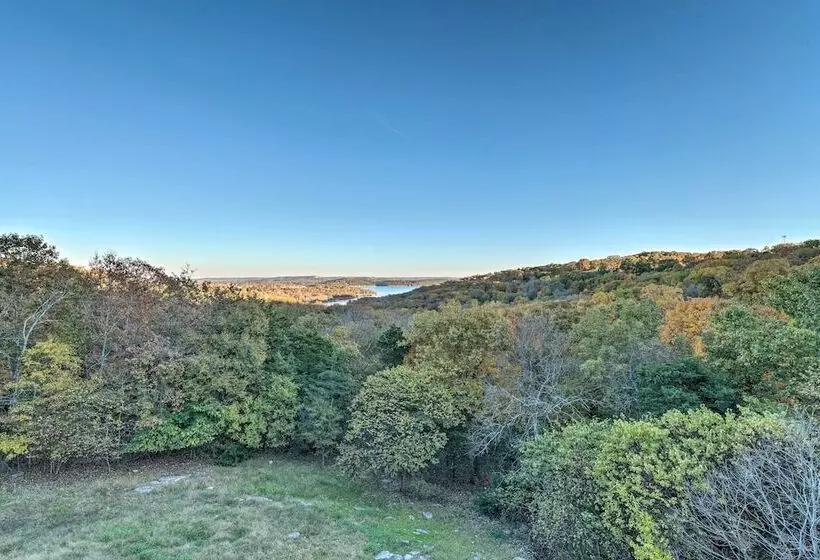 Pet Friendly Branson West Lodge W/ Hot Tub!