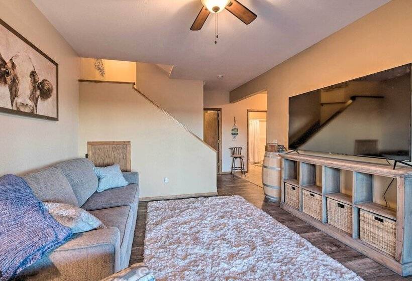 Pet Friendly Branson West Lodge W/ Hot Tub!