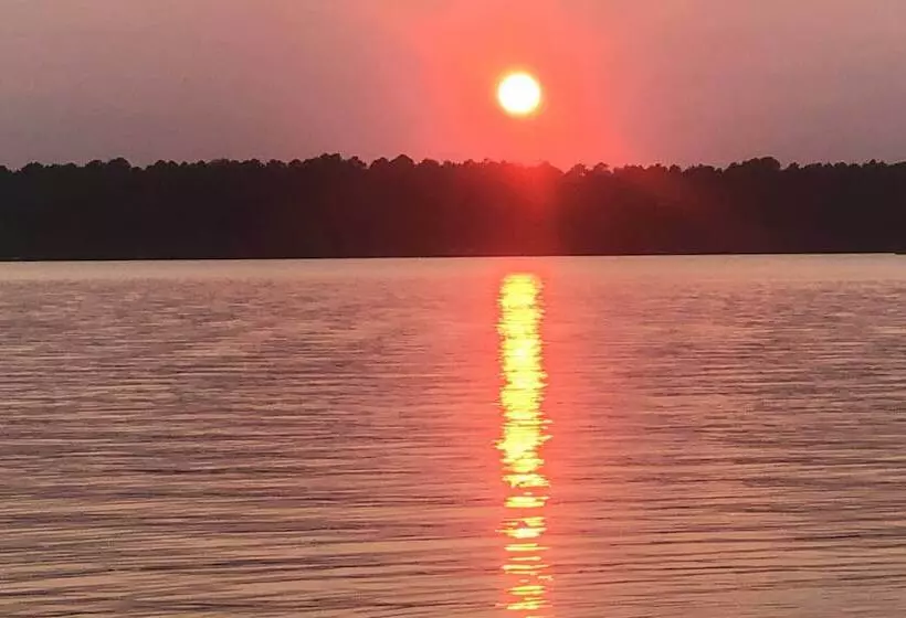 Four Season Lake Cabin W/ Canoe & Paddle Boat!