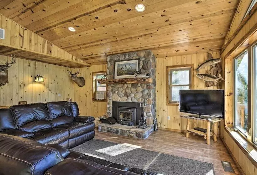 Four Season Lake Cabin W/ Canoe & Paddle Boat!