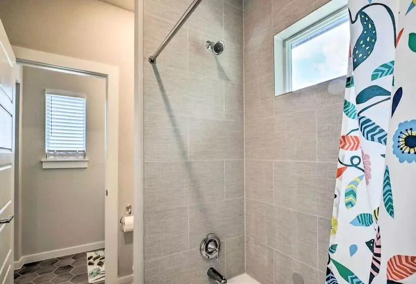 Gorgeous Georgetown Home, Walk To The Square!