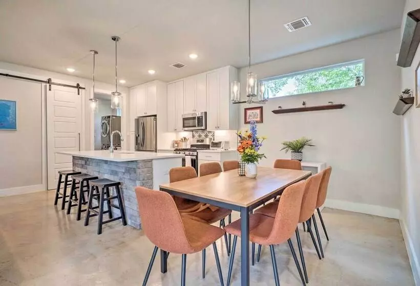 Gorgeous Georgetown Home, Walk To The Square!