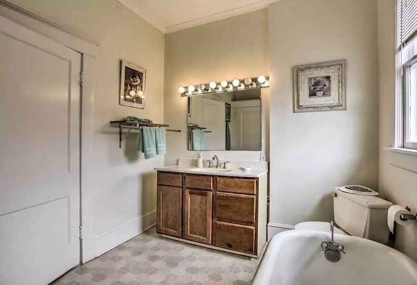 Haunted Shreveport Home ~ 3 Mi To Downtown Fun!
