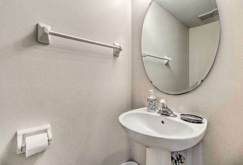 < 5 Mi To Disney Parks: Spacious Home W/ Lanai