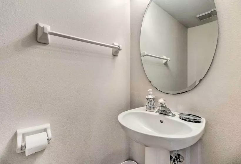 < 5 Mi To Disney Parks: Spacious Home W/ Lanai