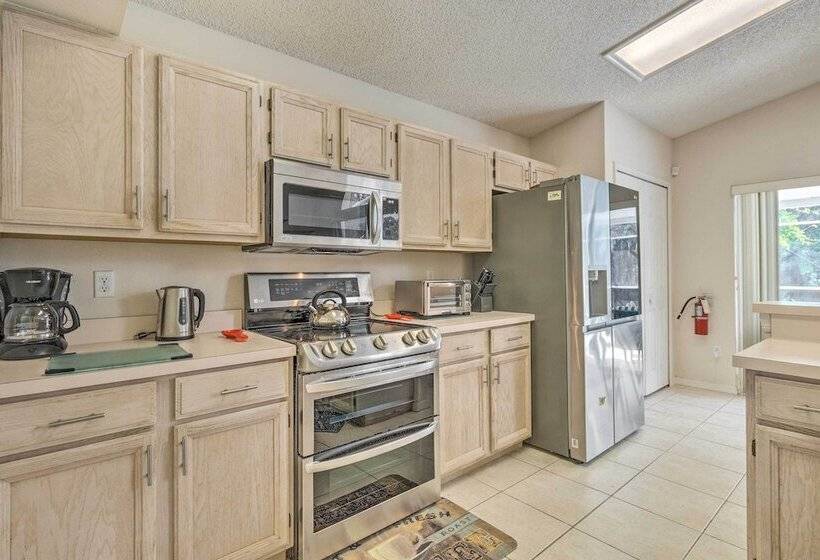 < 5 Mi To Disney Parks: Spacious Home W/ Lanai