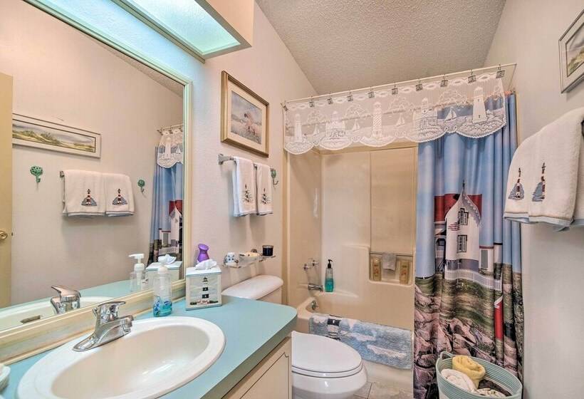 Lady Lake House W/ Lanai & Community Pool!