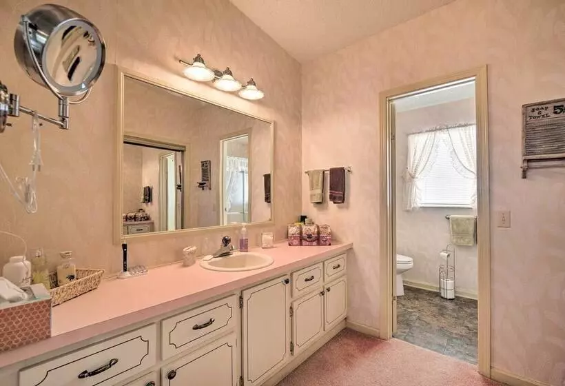 Lady Lake House W/ Lanai & Community Pool!