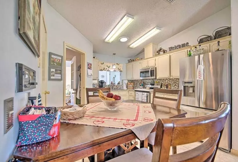 Lady Lake House W/ Lanai & Community Pool!