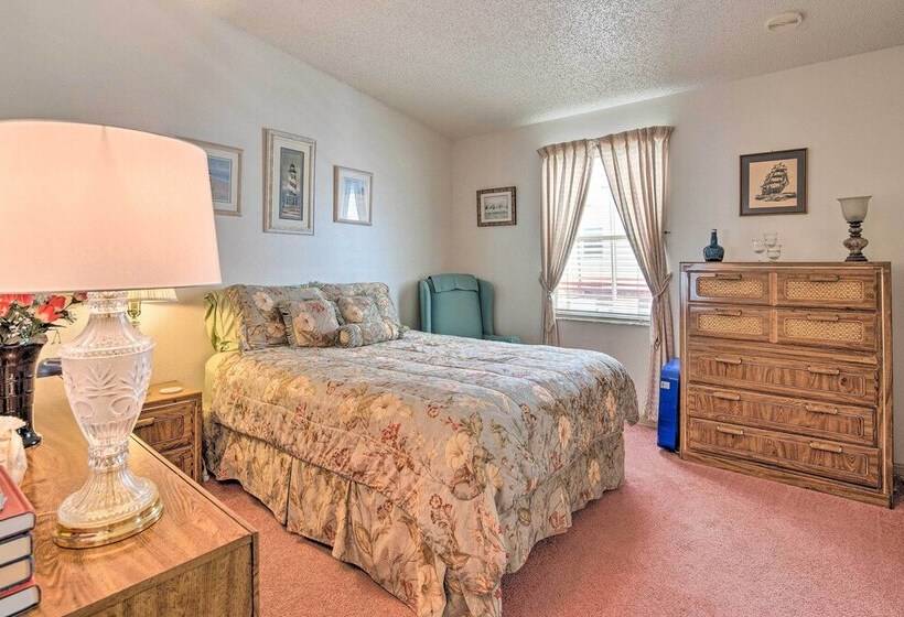 Lady Lake House W/ Lanai & Community Pool!