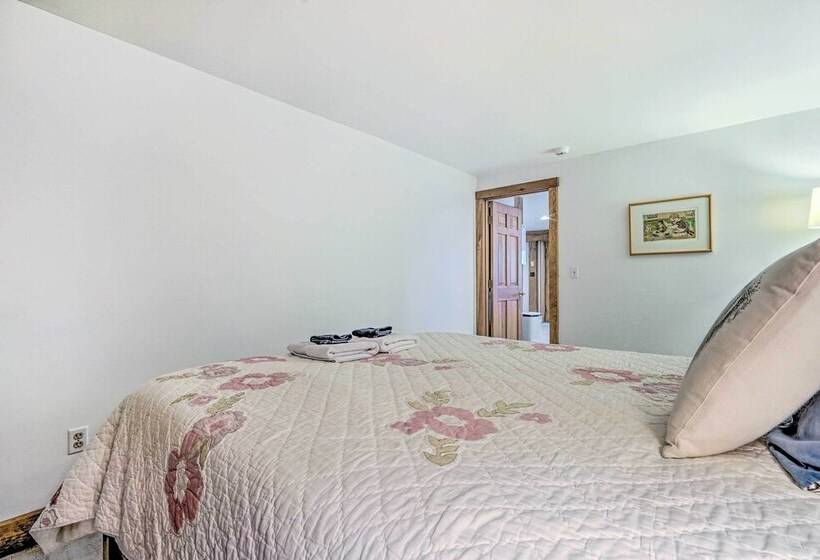 Lakefront Paradise Near Okemo & Killington